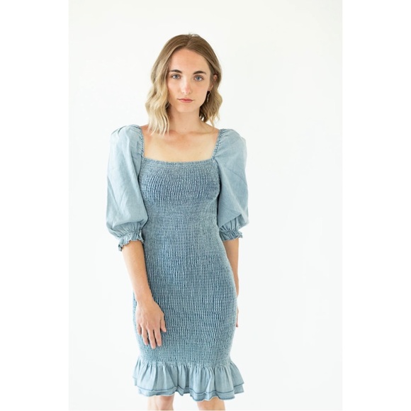 tea n rose Dresses & Skirts - NWT Tea n Rose Smocked Chambray Dress Size Large